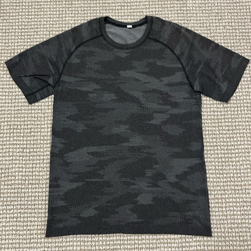 Lululemon Grey Black Camo Metal Vent Tech Training Shirt - Sz Small